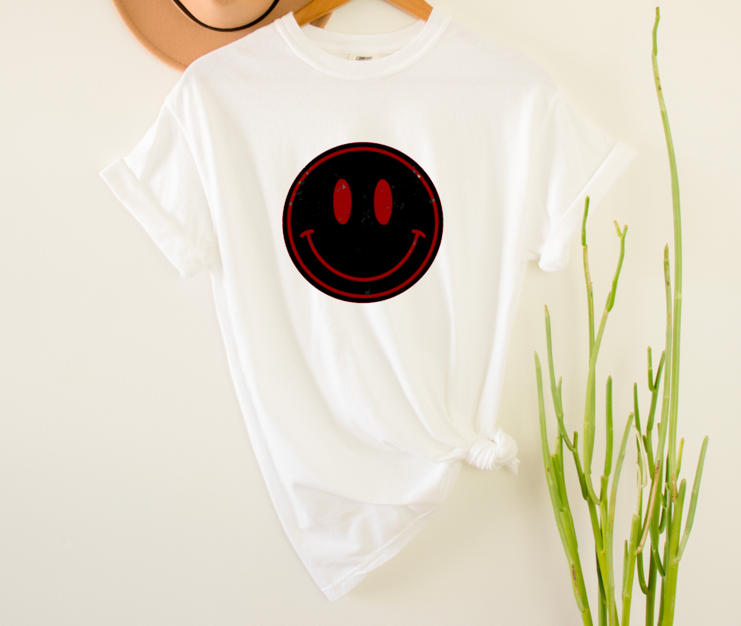 Georgia Bulldogs Smiley Face Graphic Tee | T-Shirts