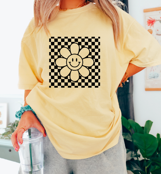 Retro Daisy Smiley Graphic Tee | Spring Tee | Smiley Tees